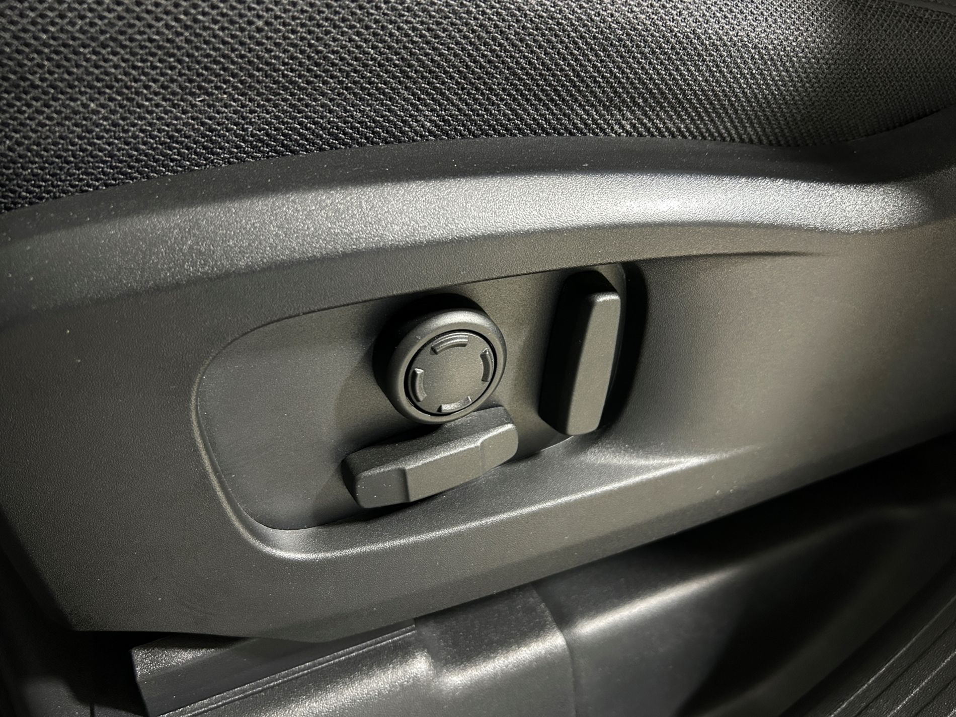 Defender 110 3.0d i6 mhev SE awd 200cv auto - Autoviemme